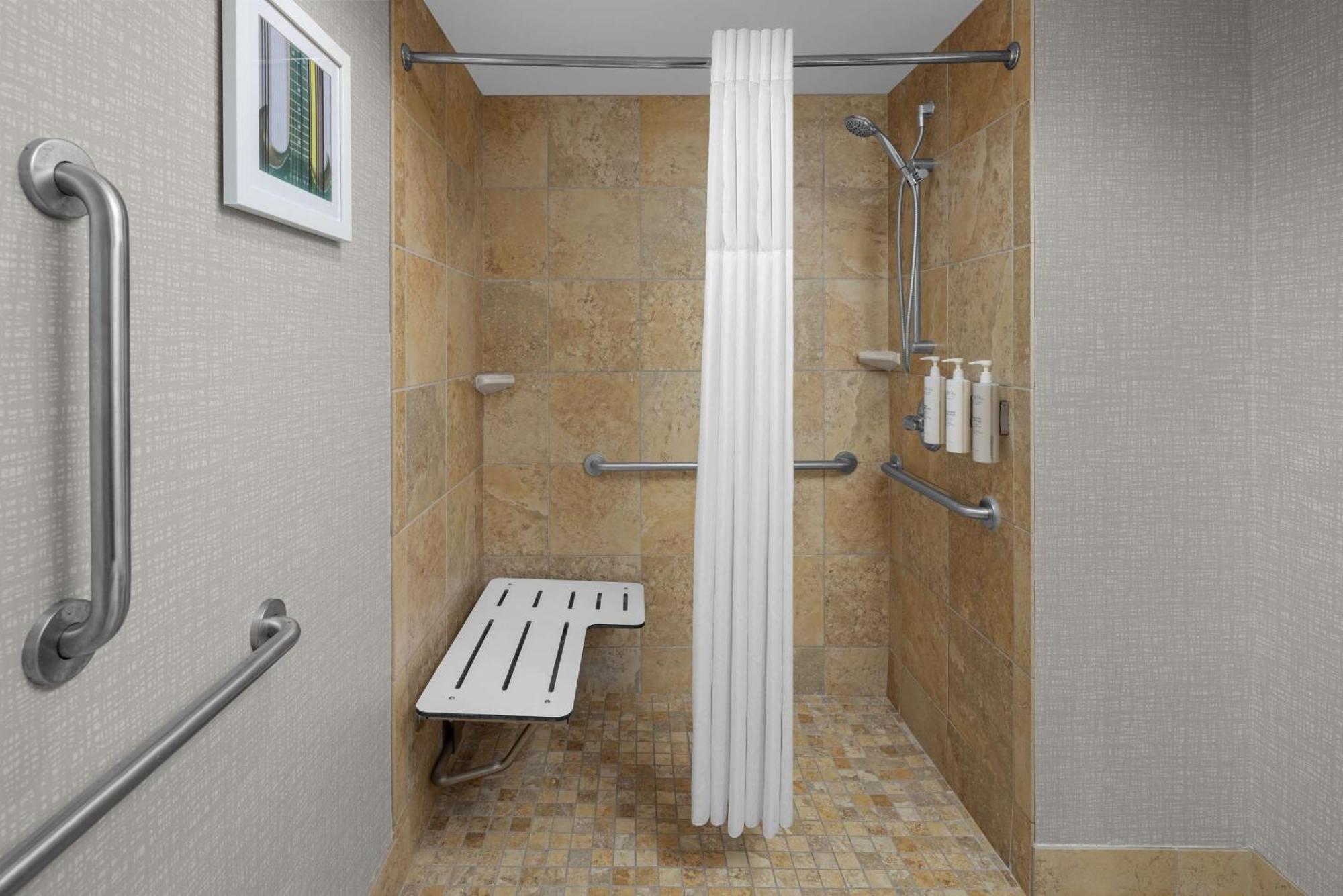 Hampton Inn Cleveland-Downtown Экстерьер фото
