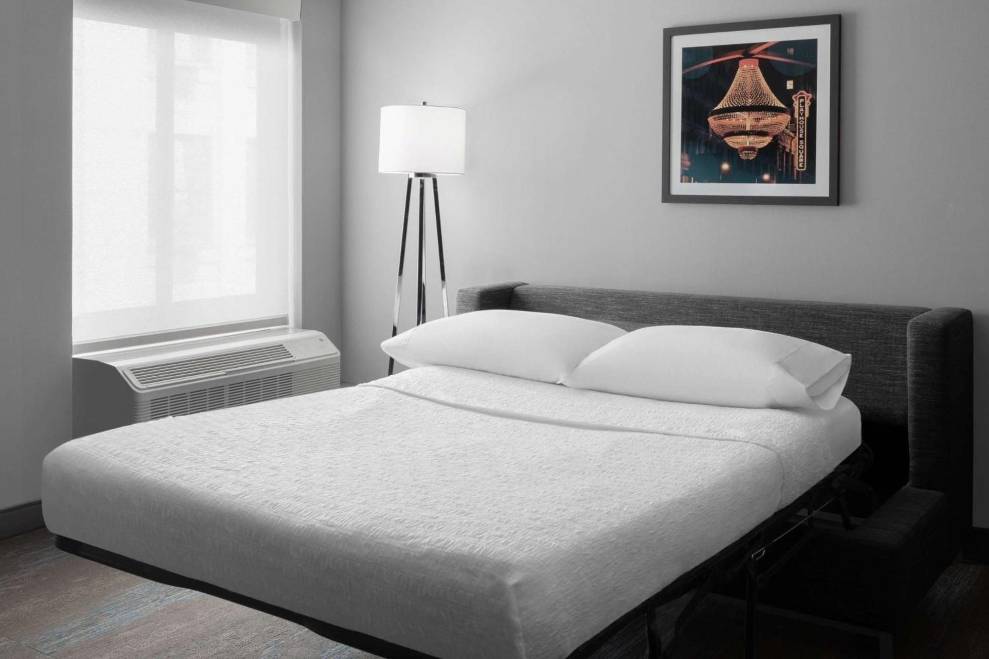 Hampton Inn Cleveland-Downtown Экстерьер фото