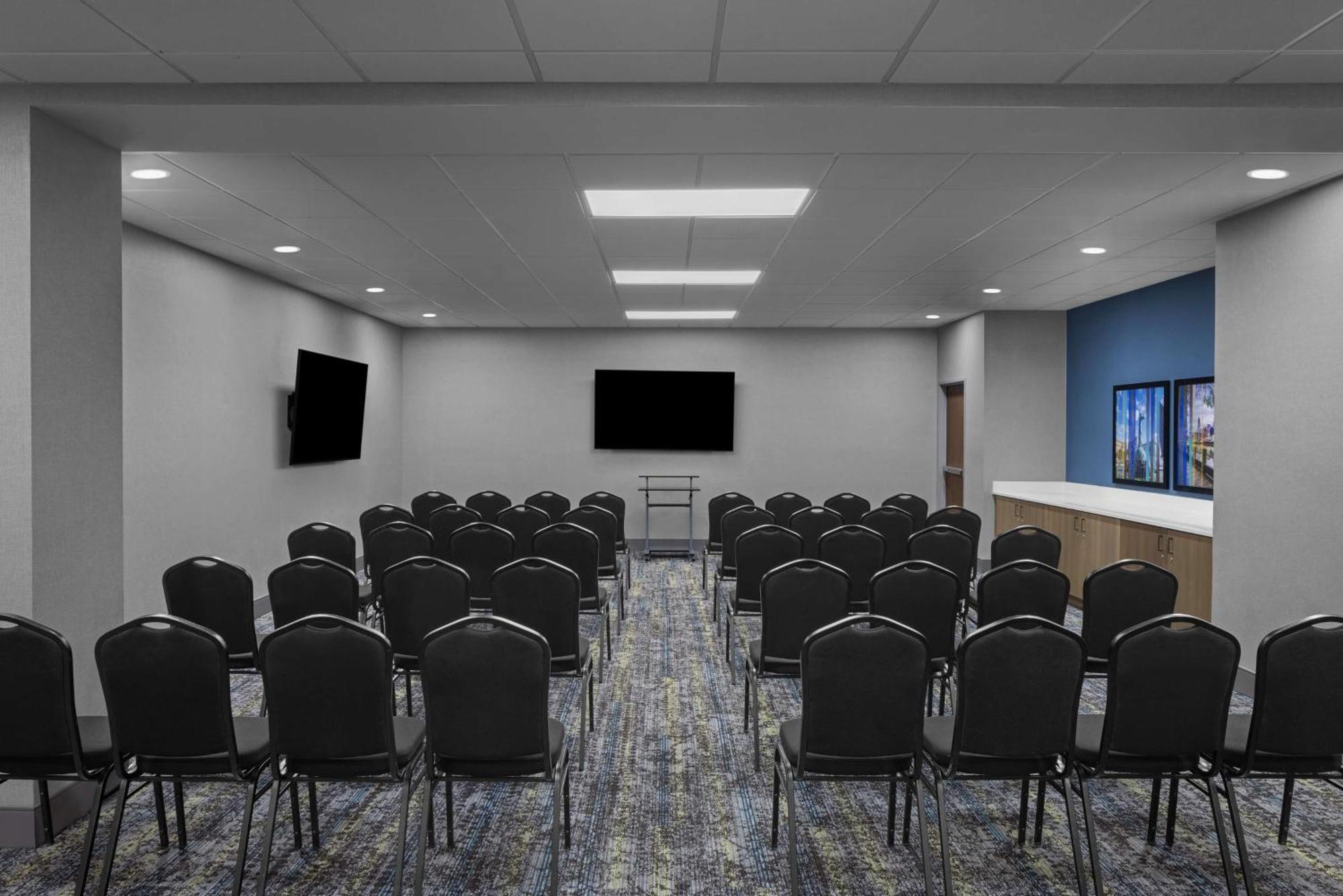 Hampton Inn Cleveland-Downtown Экстерьер фото