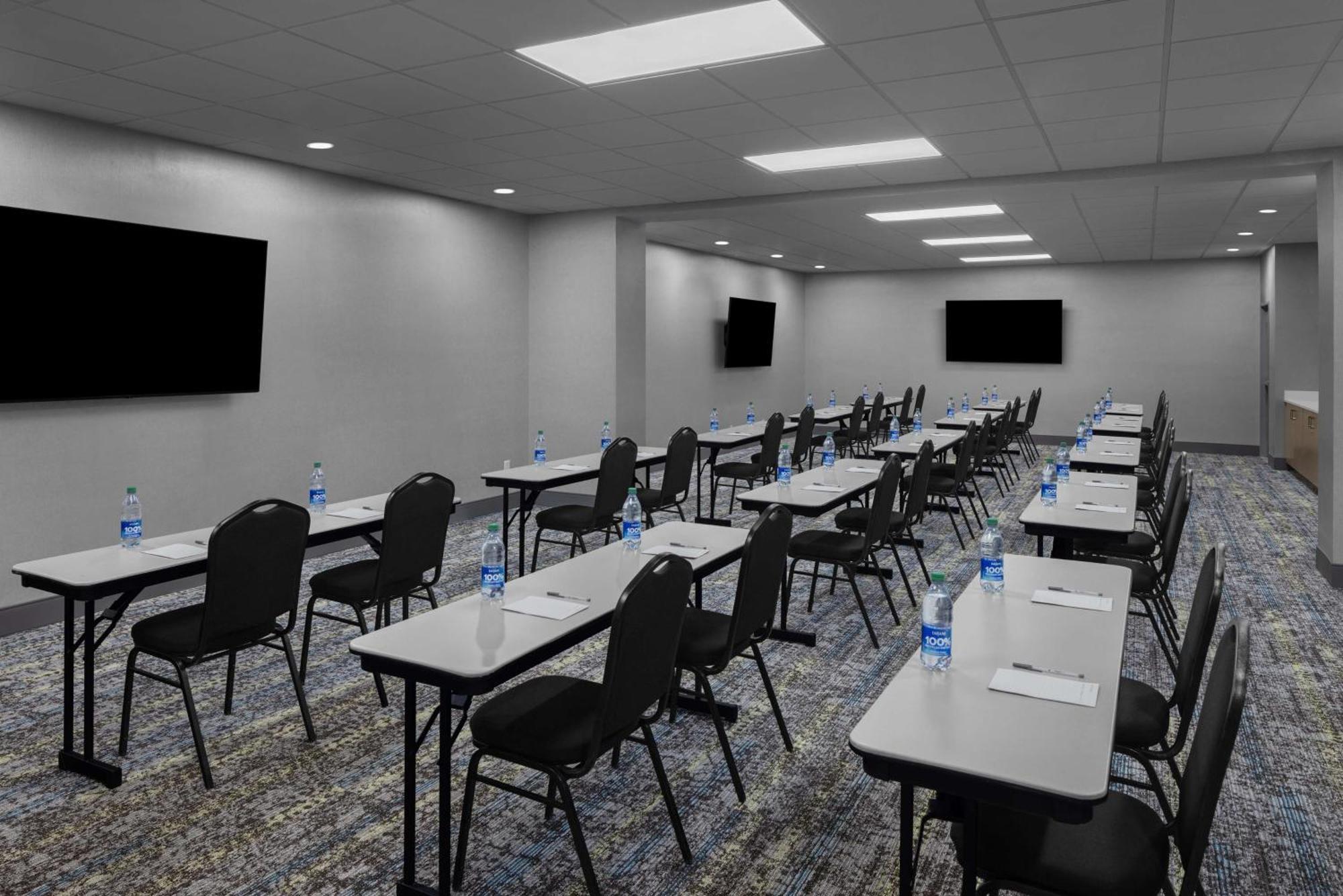 Hampton Inn Cleveland-Downtown Экстерьер фото