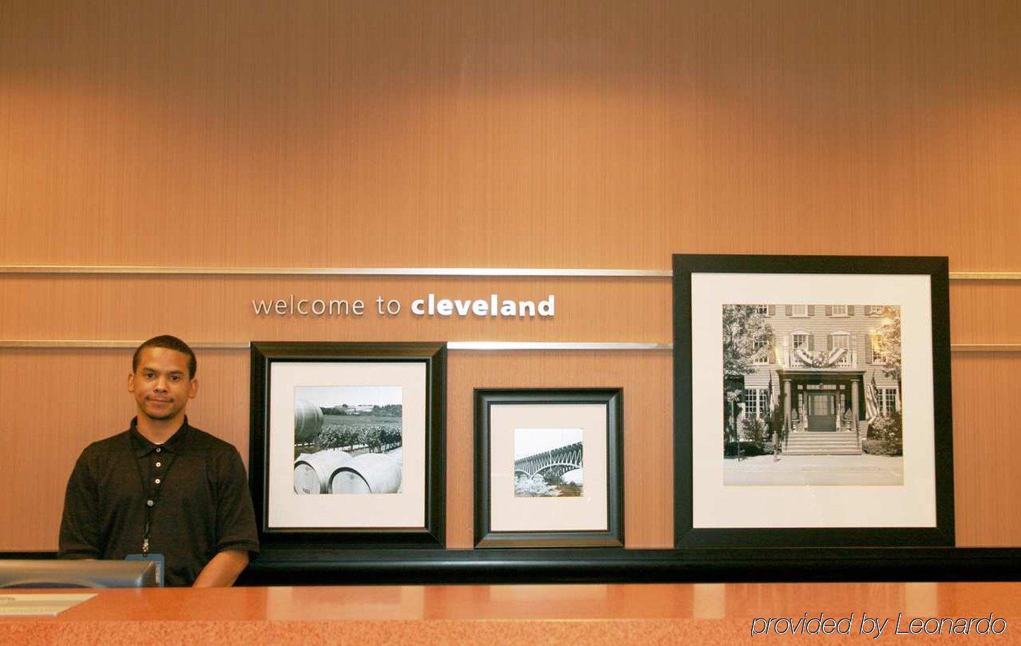 Hampton Inn Cleveland-Downtown Интерьер фото