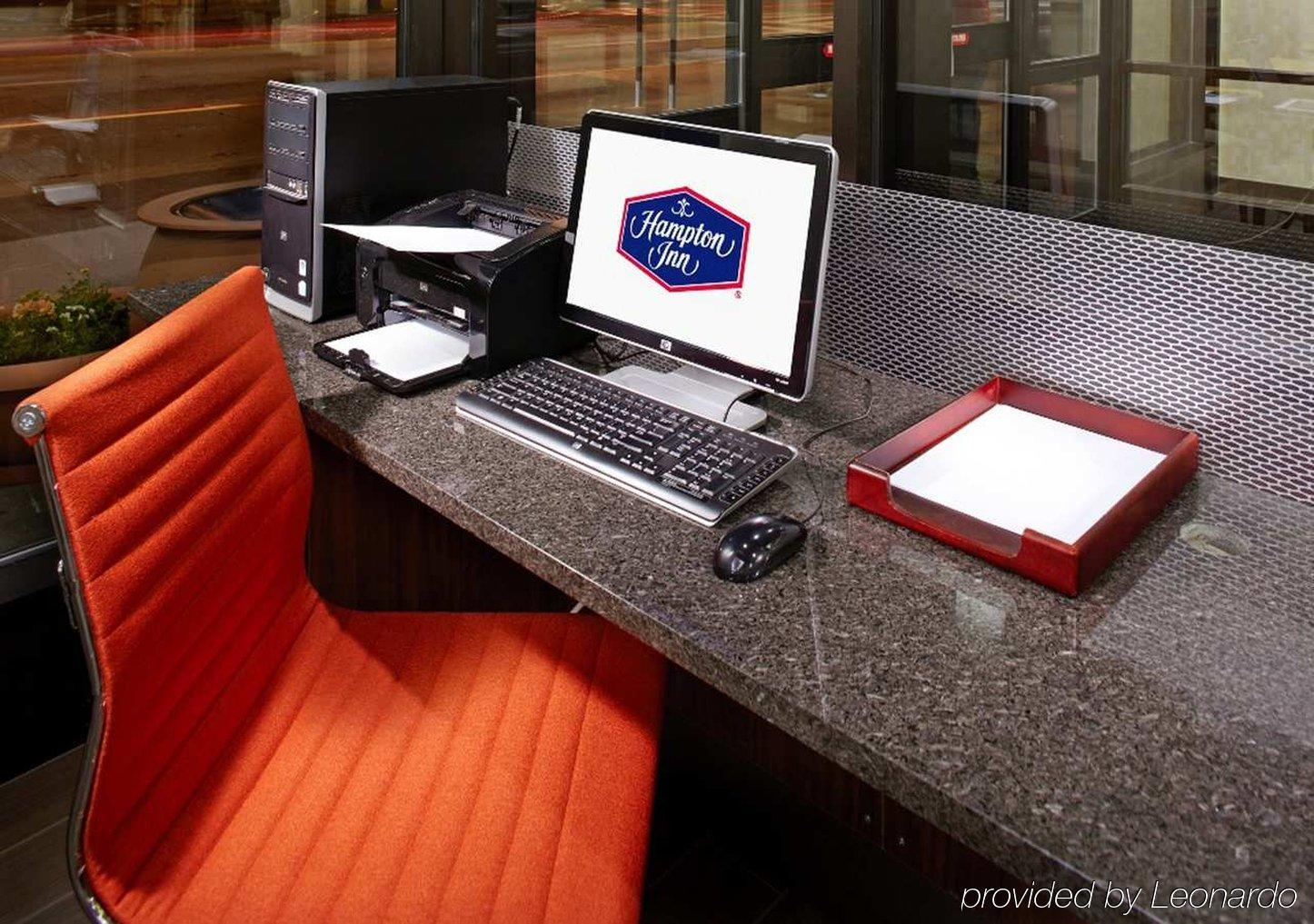 Hampton Inn Cleveland-Downtown Экстерьер фото