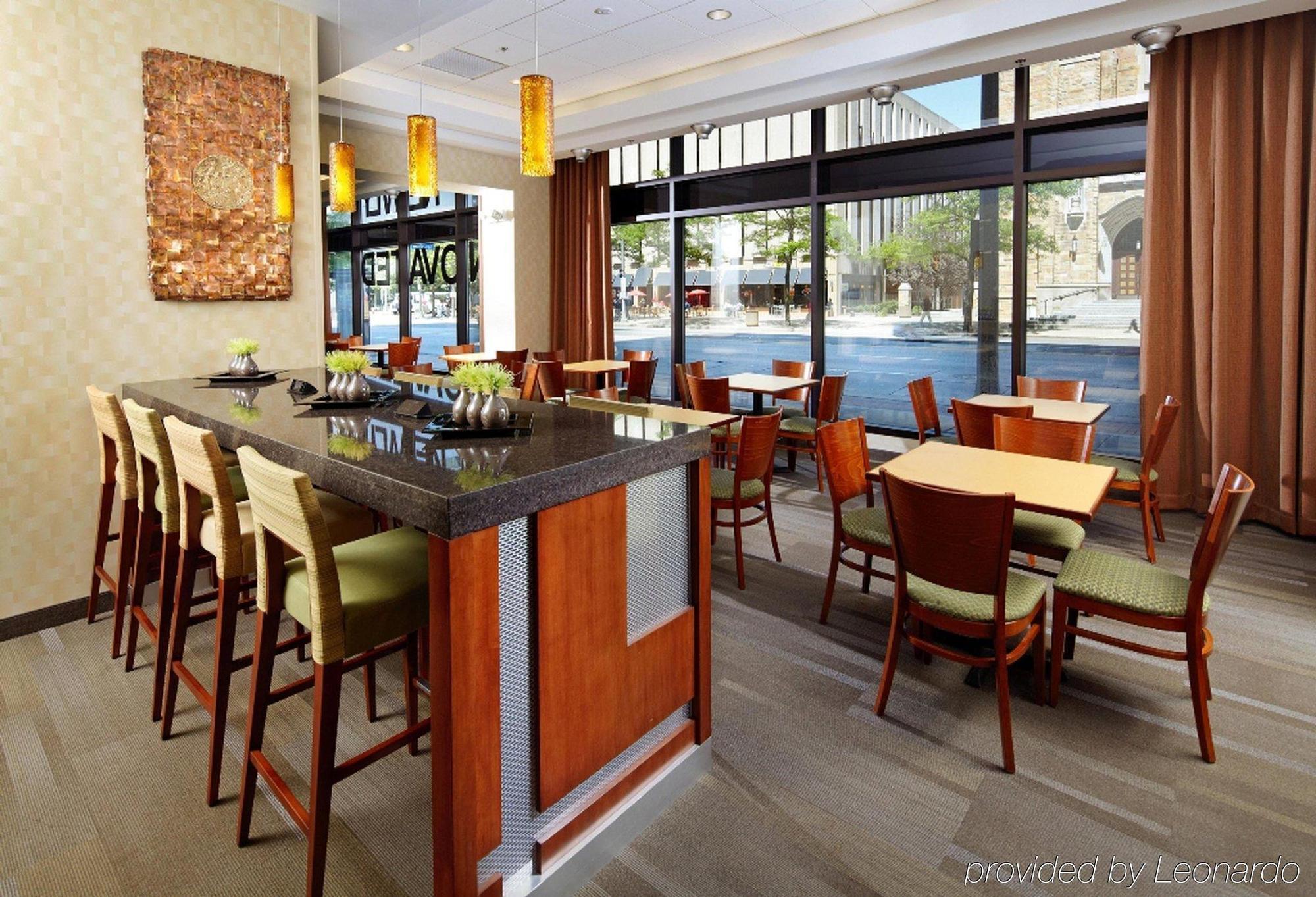 Hampton Inn Cleveland-Downtown Экстерьер фото