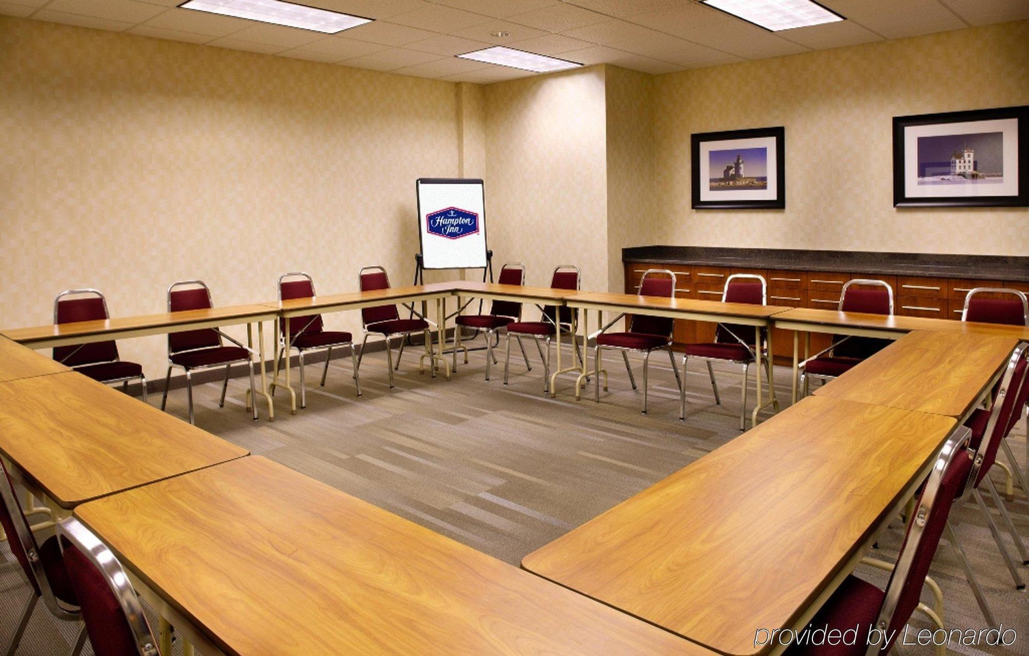 Hampton Inn Cleveland-Downtown Экстерьер фото