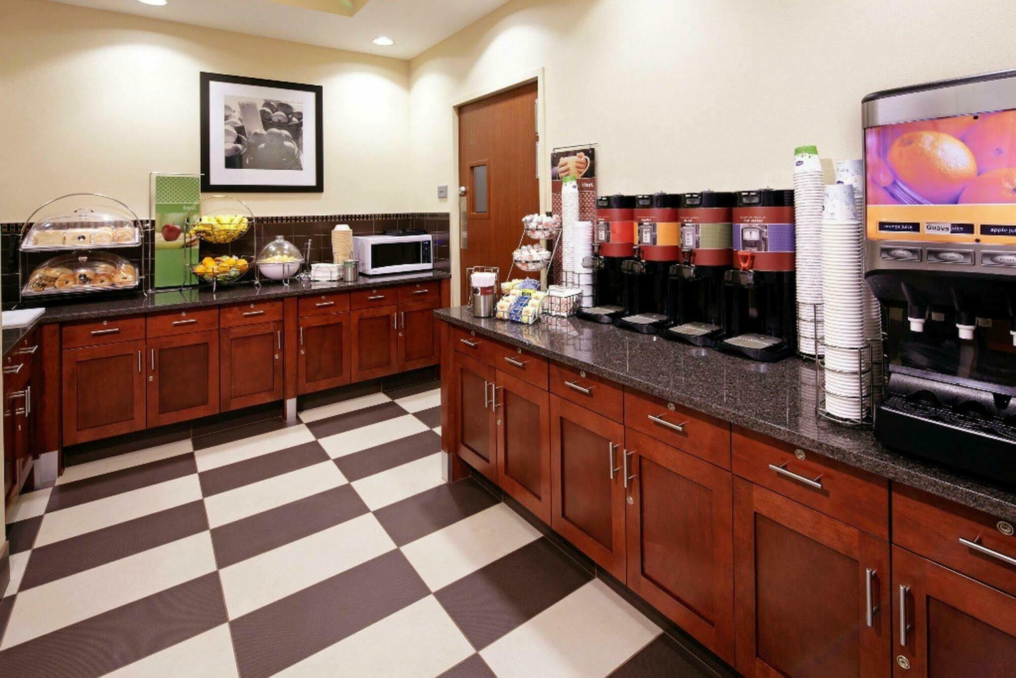 Hampton Inn Cleveland-Downtown Экстерьер фото