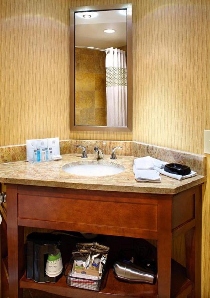 Hampton Inn Cleveland-Downtown Экстерьер фото